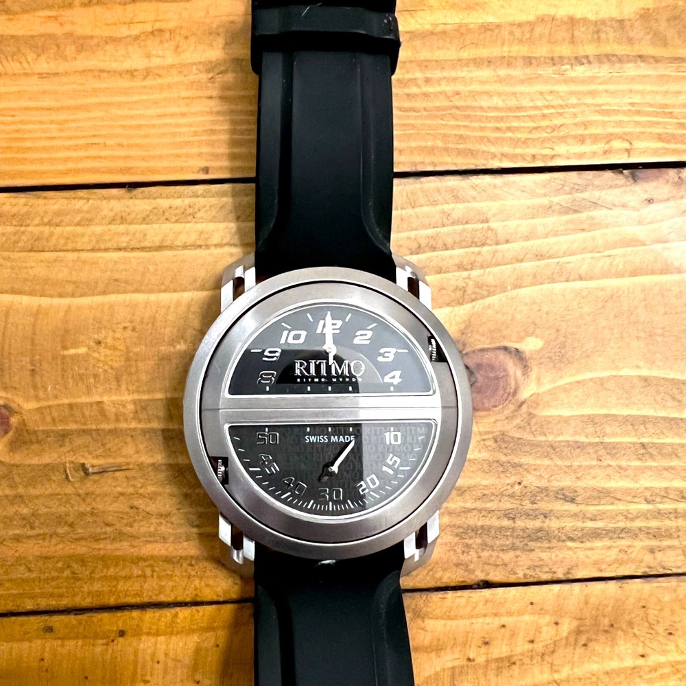 Ritmo Mundo Persepolis limited edition men’s watch.
